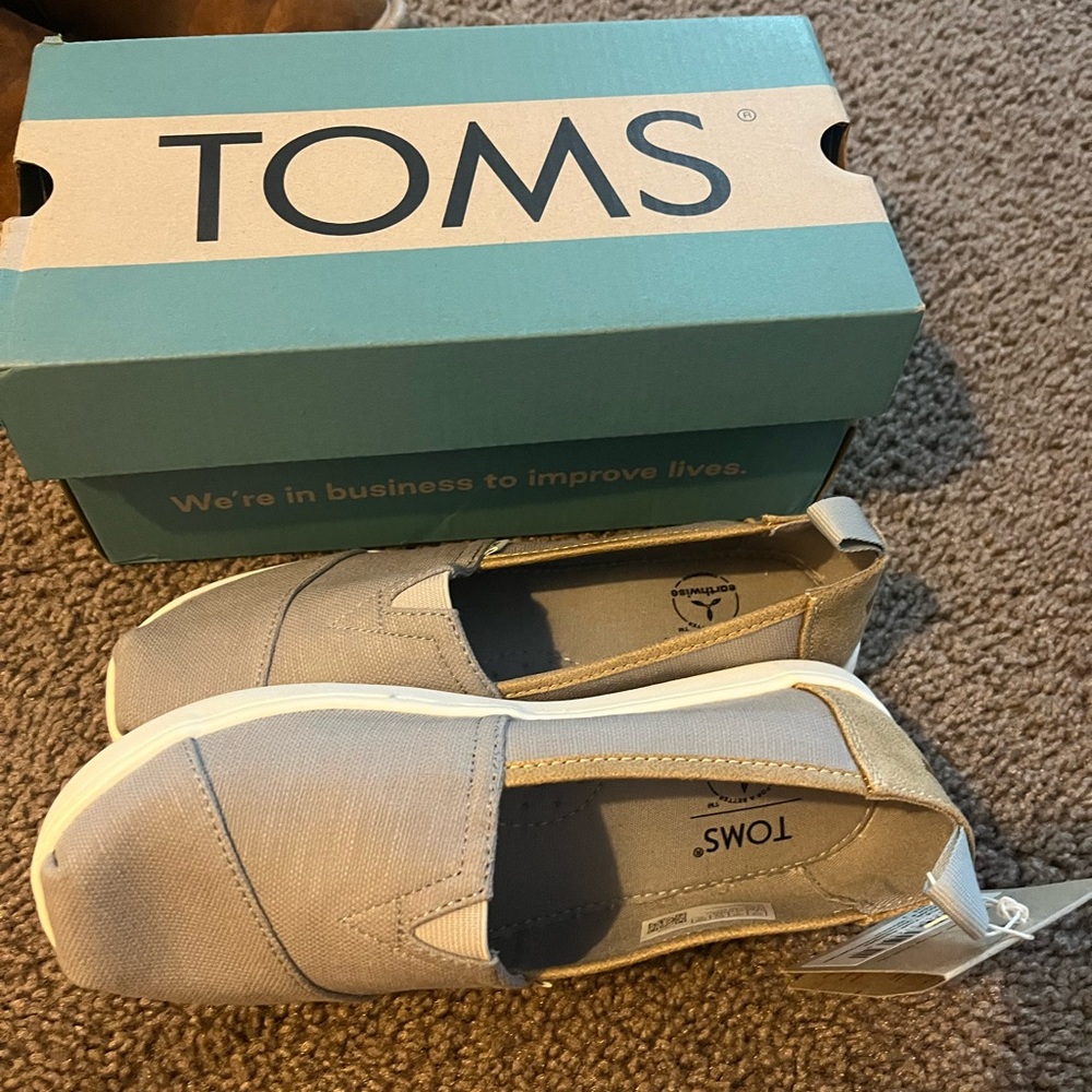 Girls TOMS slip-ons brand new size 2